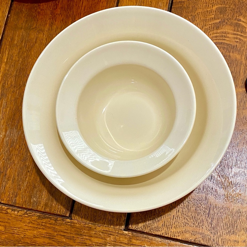 2 Waechtersbach Cream Mixing Bowls.  Made in Spain. 10 & 6.5 in. EUC. Made Spain